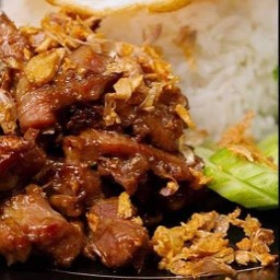 ข้าวเนึ้อกระเทียม
