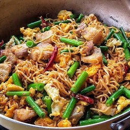 ผัดมาม่า