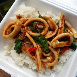 กระเพราปลาหมึก