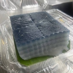 ขนมชั้นอัญชัน