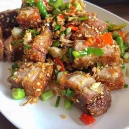 หมูกรอบผัดพริกเกลือ