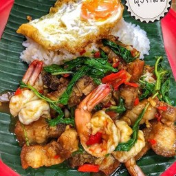 ข้าวกระเพรากุ้งหมูกรอบ