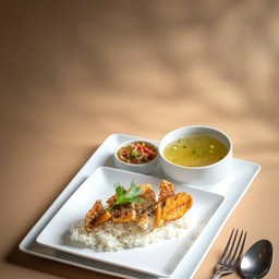 ข้าวปลากะพงทอด