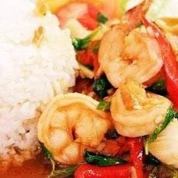 ข้าวกระเพรากุ้งพริกแห้ง