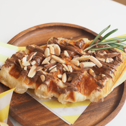 นูเทลล่า อัลมอนด์ ครอฟเฟิล