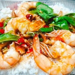 กะเพรากุ้งราดข้าว