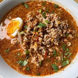 แซ่บแซ่บกับอ้อม ก๊วยเตี๋ยวต้มยำกุ้งน้ำข้น