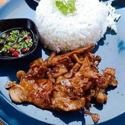 ข้าวหมูทอดกระเทียม