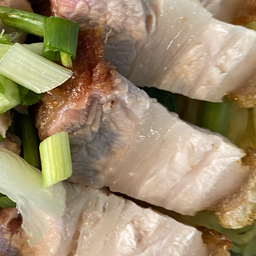 บะหมี่หมูกรอบ