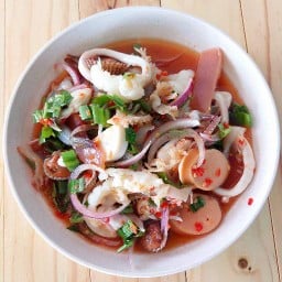 ยำรสแซ่บ&กะเพราพริกแห้งรสเด็ด ถนนสตรีวิทยา 2