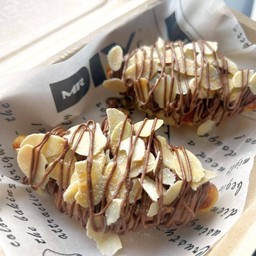 นูเทลล่า+อัลมอนด์ (จำนวน 1 ชิ้น )