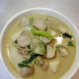 แกงเขียวหวานเห็ดฟาง มัง