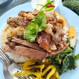 ข้าวราดแกง ข้าวขาหมู มินนี่กินเพลิน