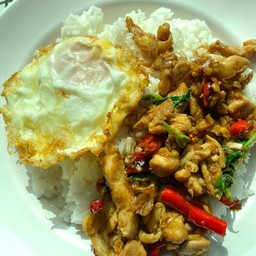 กะเพราไก่ราดข้าว
