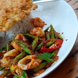 ข้าวผัดพริกแกงทะเล