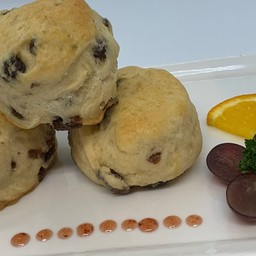 สโคนลูกเกด