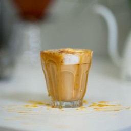 คาราเมล มัคคีอาโต้ ร้อน