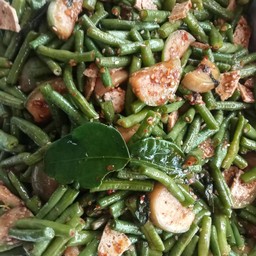 ข้าวราดผัดพริกแกง