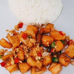 ข้าวราด แซลม่อนคั่วพริกเกลือ