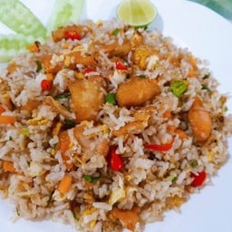 ข้าวผัด แซลม่อนพริกสด น้ำจิ้มซีฟู๊ด