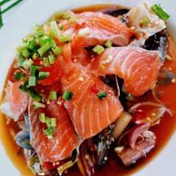 ยำแซลมอนปูม้า