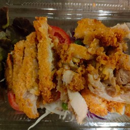 สลัดไก่กรอบ