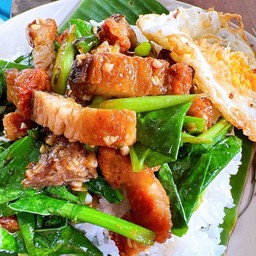 ข้าวราดคะน้าหมูกรอบ (ไม่แถมไข่ดาว)