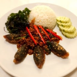 ข้าวราดกะเพราไข่เยี่ยวม้า