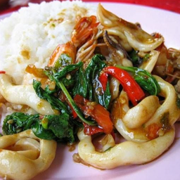 กระเพราปลาหมึก