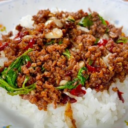 ข้าวกะเพราเนื้อสับพริกแห้ง