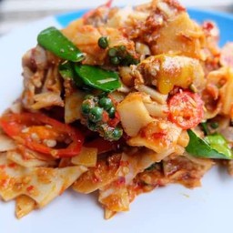 ไก่ผัดเผ็ดหน่อไม้เปรี้ยว (กับข้าว)
