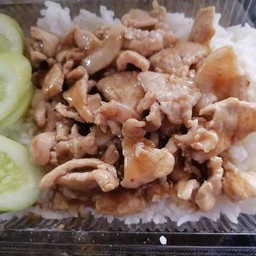 หมูกระเทียมราดข้าว