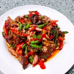 กระเพราหมูตุ๋น