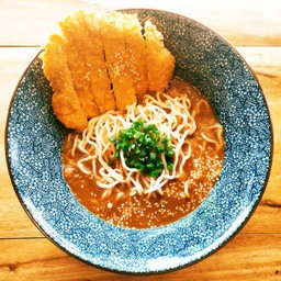 ราเมงแกงกะหรี่+หมูชุบเกร็ดขนมปัง