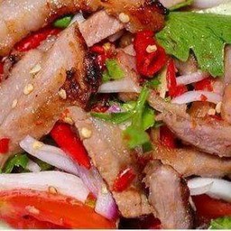 ยำคอหมูย่าง