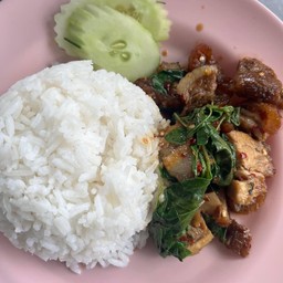 กะเพราหมูกรอบ