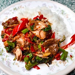 ข้าวราดผัดกระเพราหมูตุ๋น