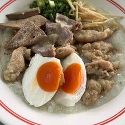 โจ๊กหมูเครื่องในไข่เค็ม