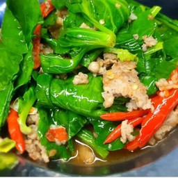 แขนงผัดหมูชิ้น