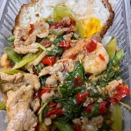 ครัวกันเองร้านคุณแพรว