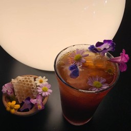 ICED AMERICANO WITH HONEY