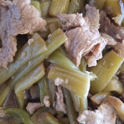 ผัดสายบัวหมู