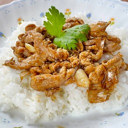 ข้าวหมูทอดกระเทียม