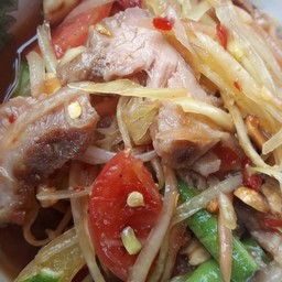 ส้มตำหมูตกครก
