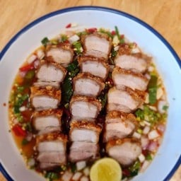 ยำนัวหมูกรอบ