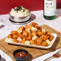 ไก่ทอดต๊อกบกกี (Fried Chicken Pop with Tteokbokki)