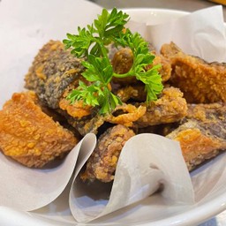 หนังปลาแซลมอนทอดคาราเกะ