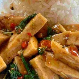 ข้าวกระเพราหมูยอ