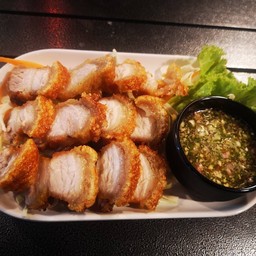 สามชั้นทอดน้ำปลา