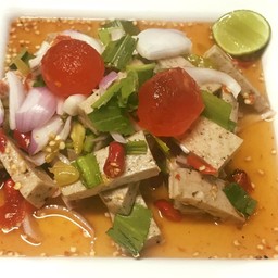 ยำหมูยอไข่แดง